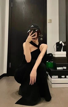 Новая женская одежда на весну и лето 2023, модное сексуальное черное платье с перекрученным капюшоном на бретелях 0510