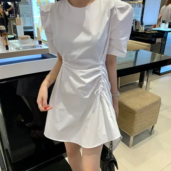 Белое платье-рубашка, женский летний темперамент, уменьшающий возраст, боковой шнурок на талии, подчеркивающий худобу, короткая юбка трапециевидной формы tide
